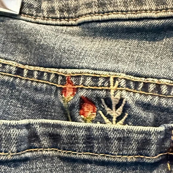 Blank NYC Skinny Classique Embroidered Jeans - Picture 9 of 13